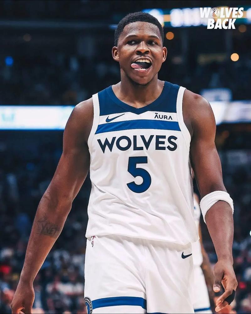 爱游戏推荐202576人球星三分绝杀，全场观众热烈欢呼，注册政府有些如何.