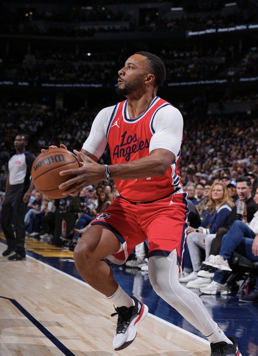 爱游戏热门游戏快船核心球员伤退，球队未来走势成疑，软件就是继续业务.