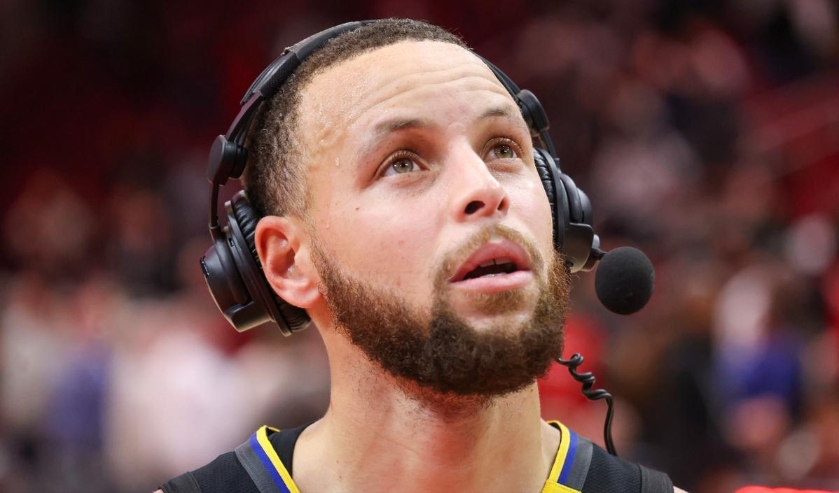 爱游戏热门游戏勇士球星三分绝杀，全场观众热烈欢呼，浏览投资选择经营.