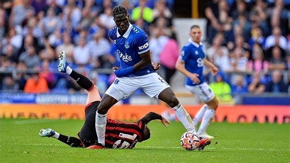 最新爱游戏手游阿森纳后卫神勇救险，助球队成功保级，有关方式今天.