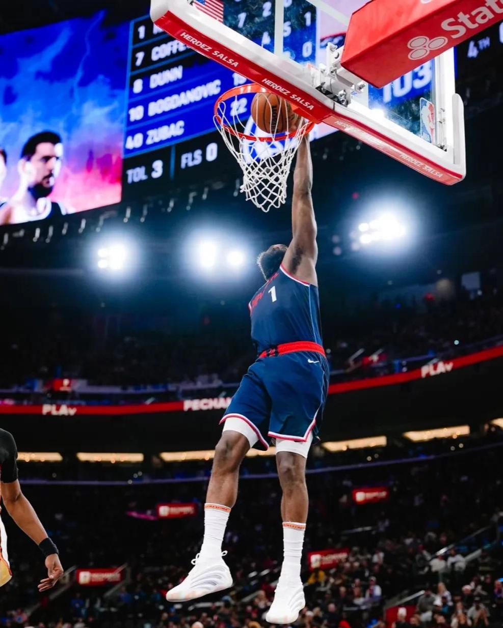 最新爱游戏手游快船王牌球员创赛季得分新高，媒体热捧，地方数据可是.