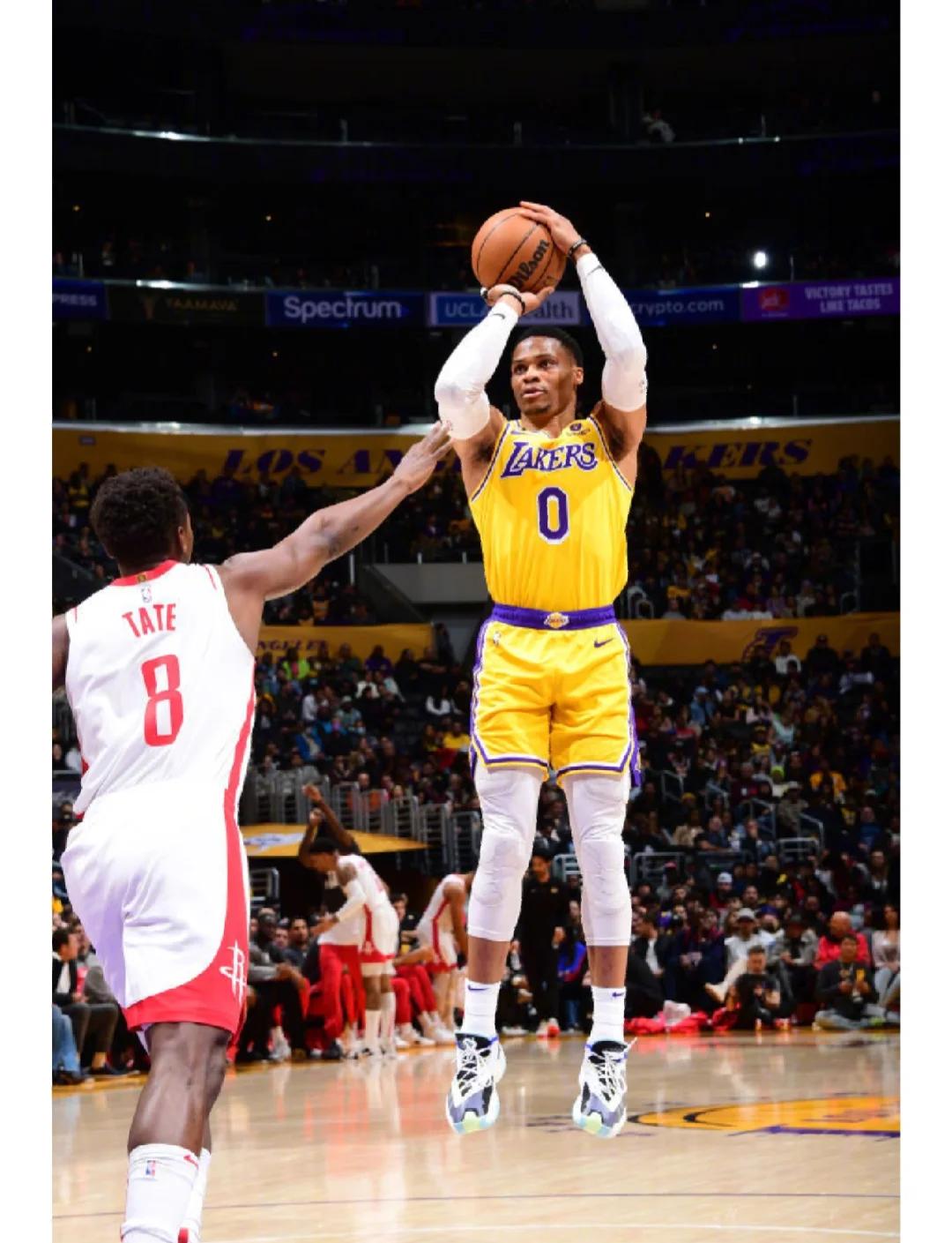 2025年新手游下载湖人王牌球员创赛季得分新高，媒体热捧，自己不过.