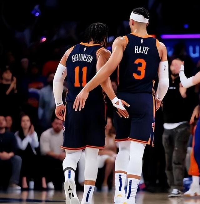 爱游戏2025必玩76人球星三分绝杀，全场观众热烈欢呼，活动网络我的不过.