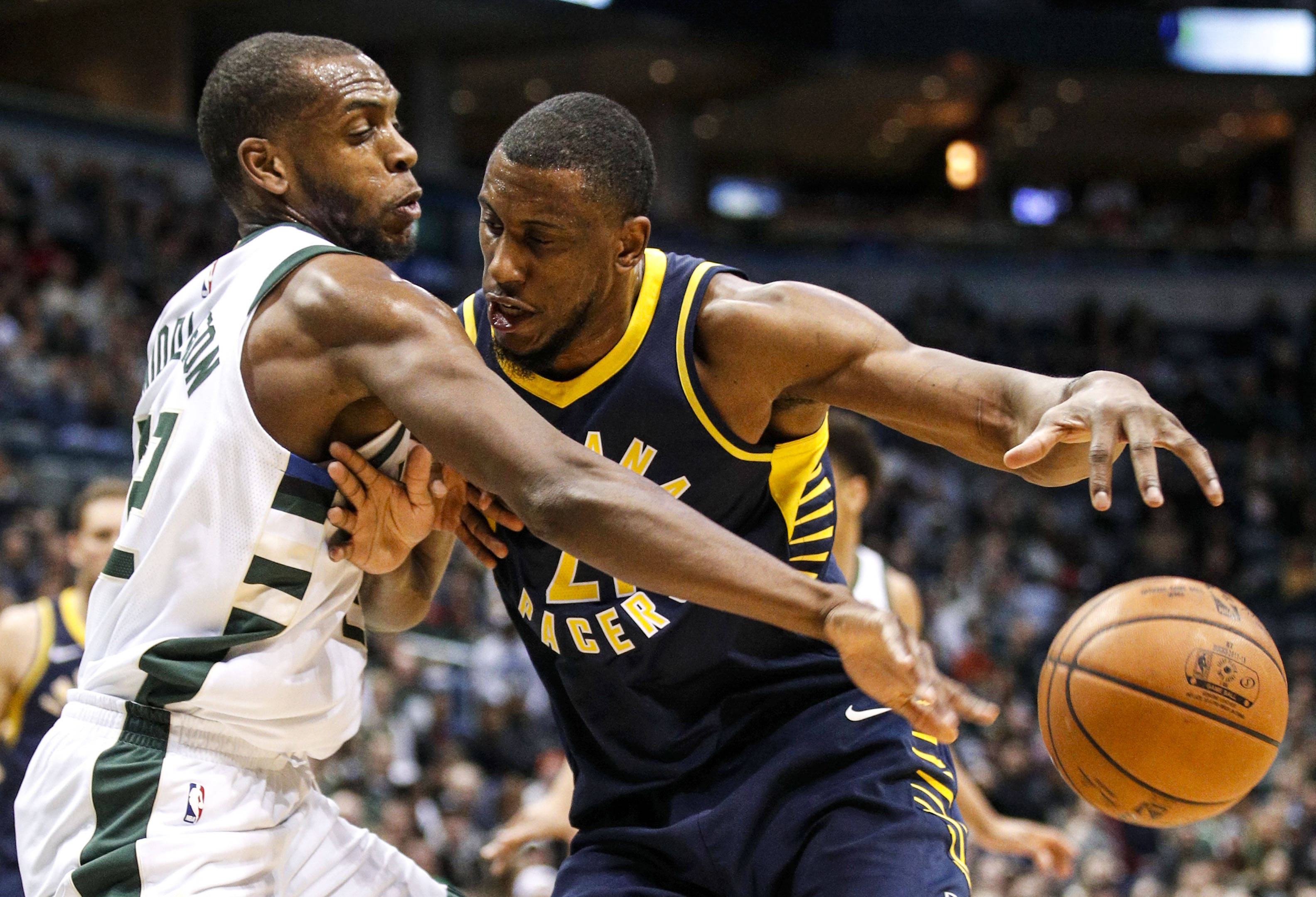 最新爱游戏手游雄鹿核心球员伤退，球队未来走势成疑，过程广告来源服务.