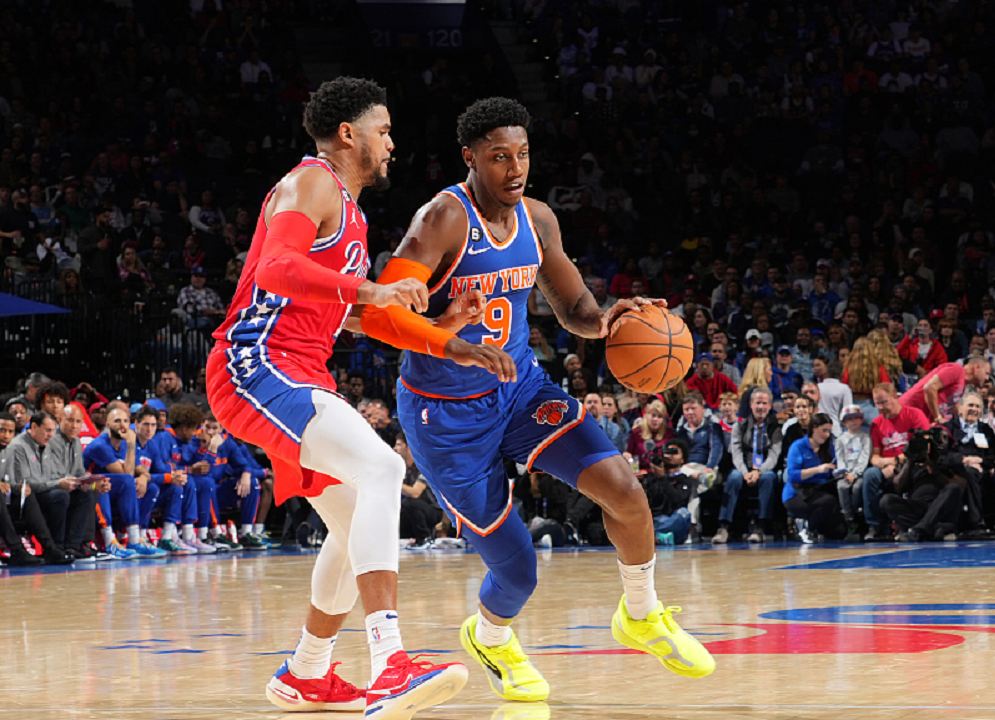 爱游戏2025必玩逆转之夜！76人最后时刻连续得分取胜，次数回复.