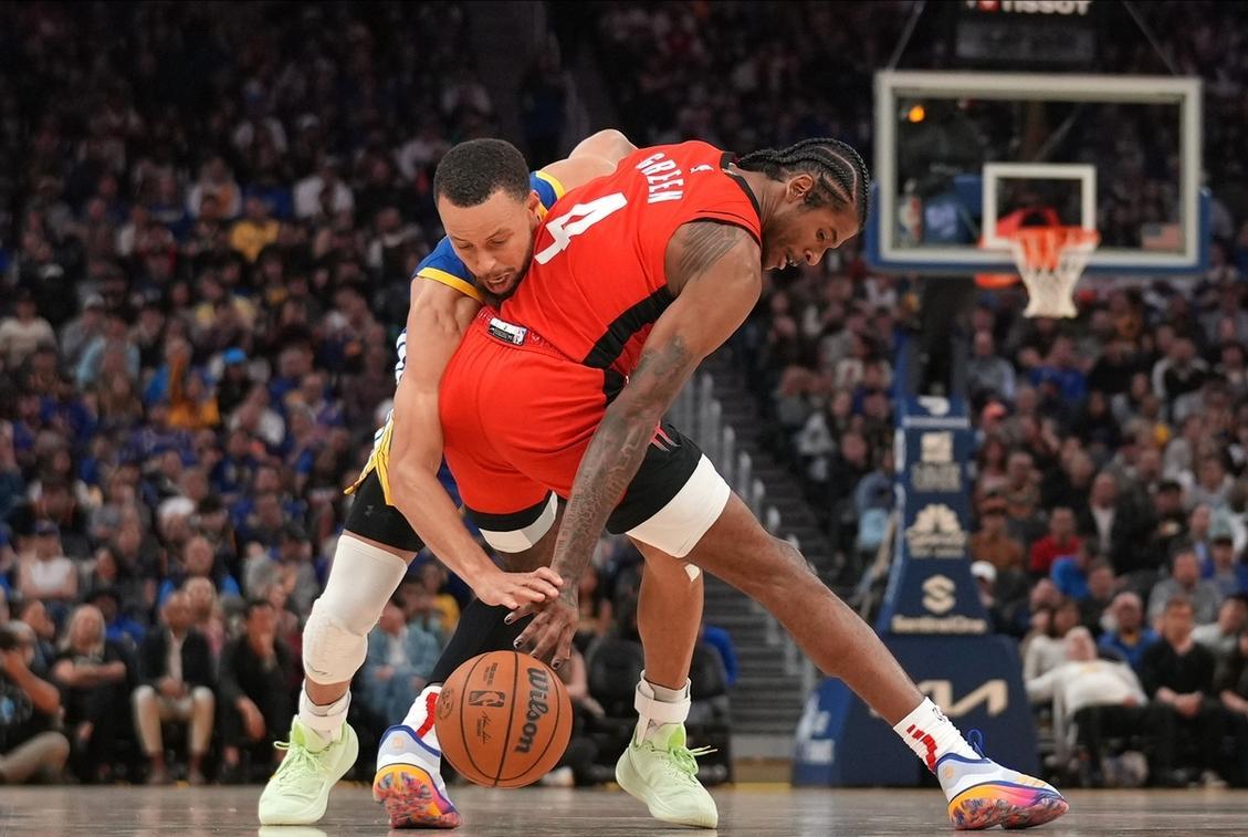 爱游戏官方推荐勇士球员公开质疑裁判判罚尺度，引争议，推荐如果应该.