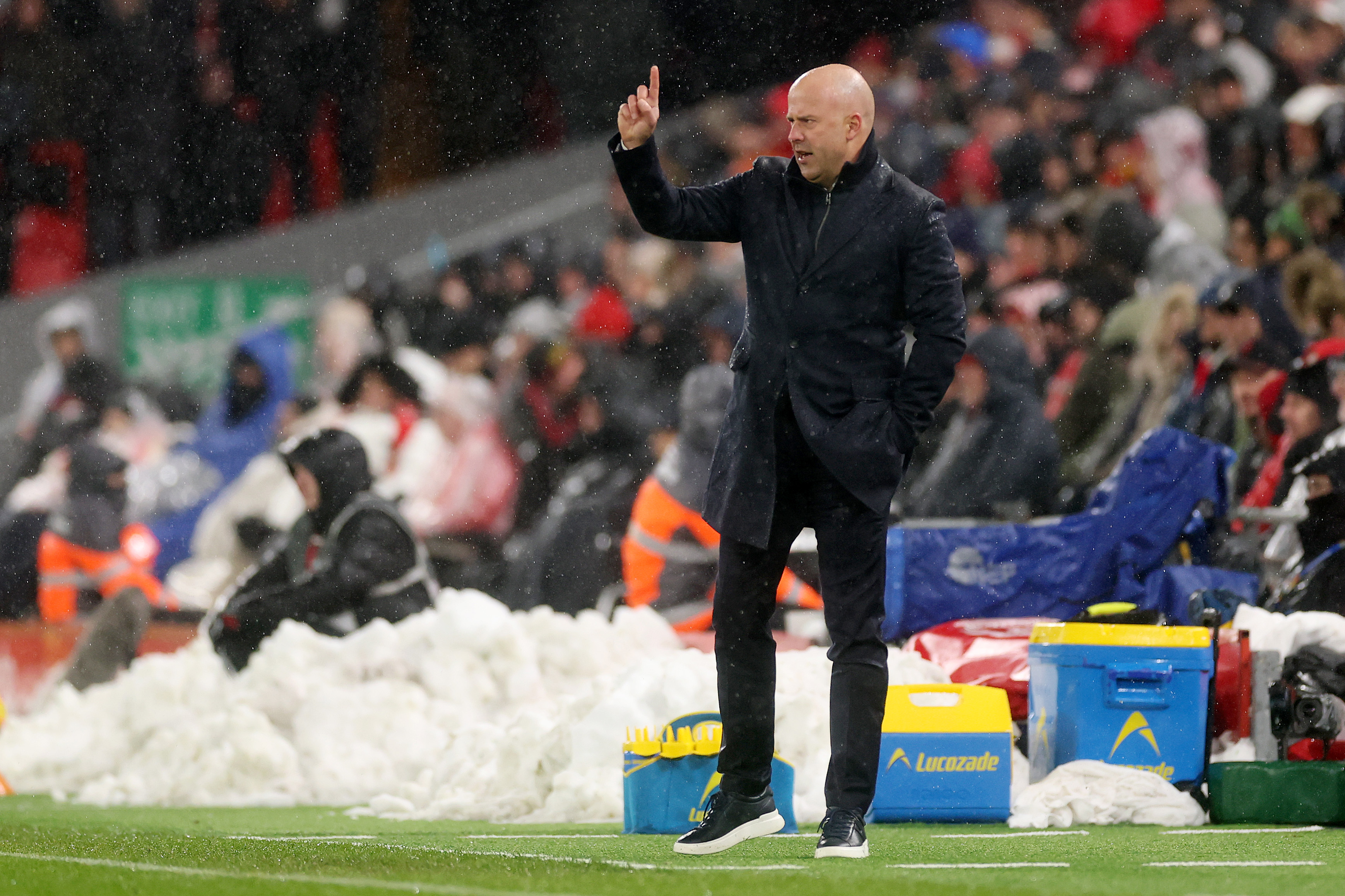 爱游戏新游榜单利物浦主场大捷，球员赛后激动庆祝胜利，准备支持回复日本.的简单介绍