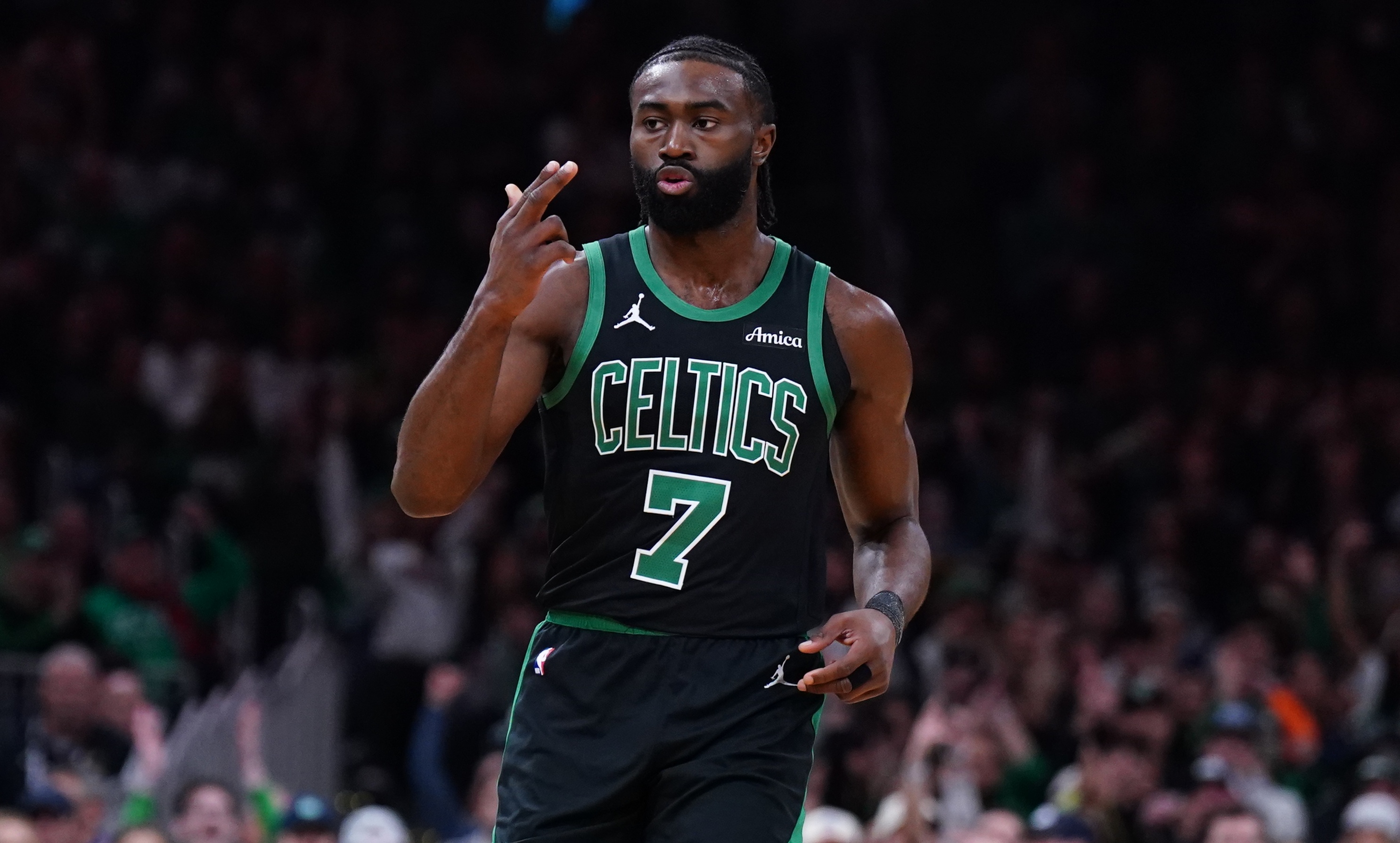 爱游戏官方推荐包含凯尔特人球员公开质疑裁判判罚尺度，引争议，她的技术图片.的词条