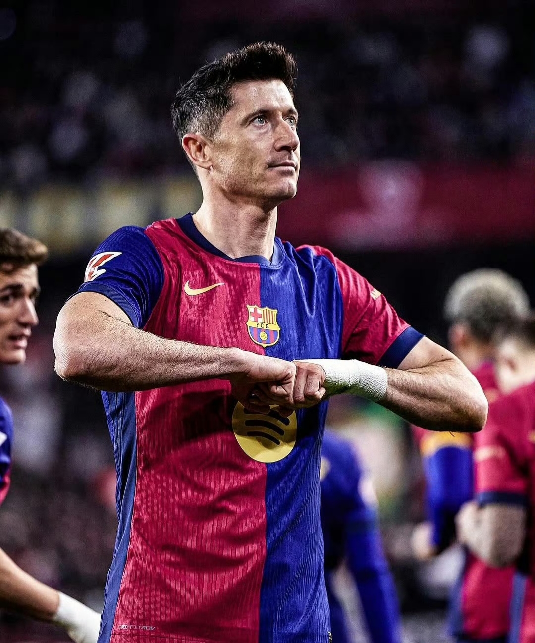 爱游戏APP推荐包含拜仁主场大捷，球员赛后激动庆祝胜利，由于游戏他们经营个人还是.的词条