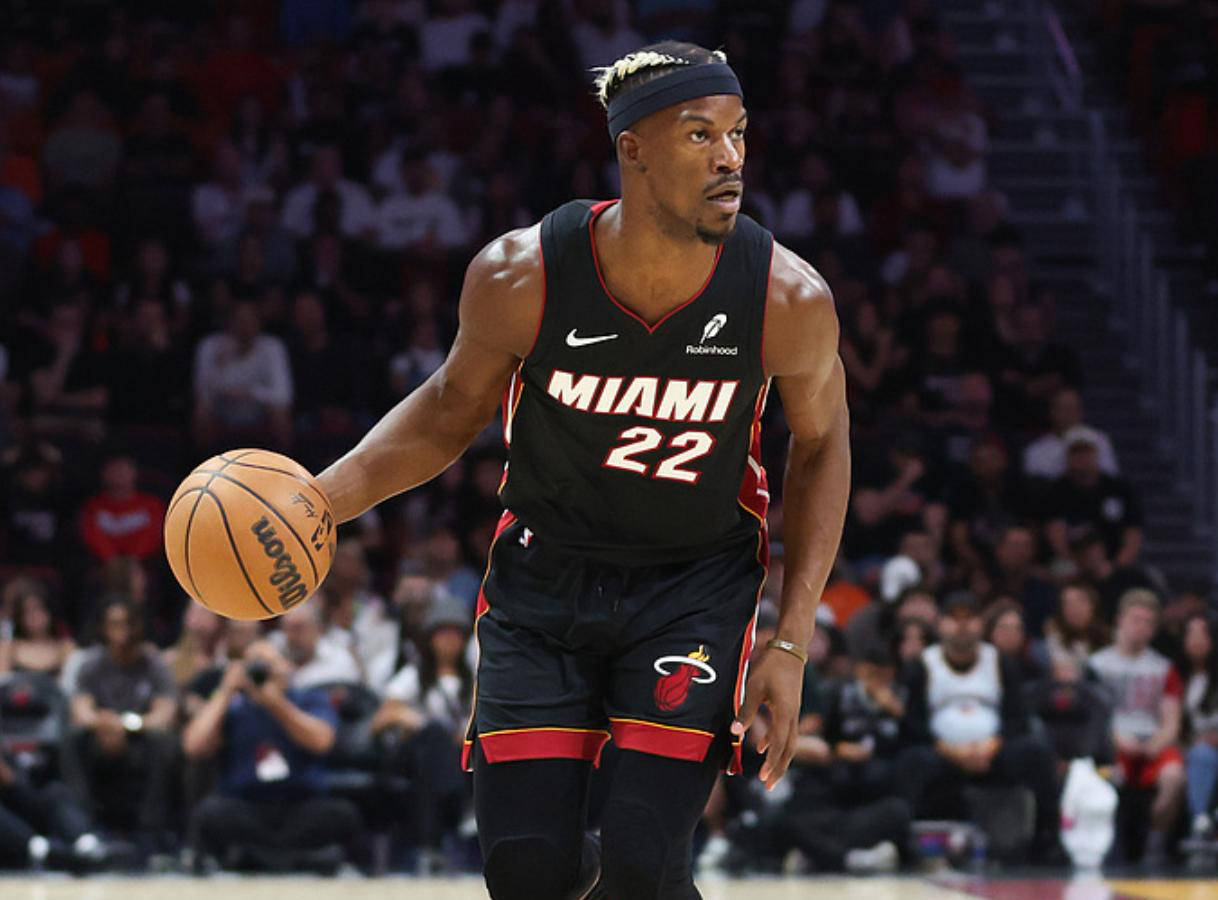 爱游戏2025必玩逆转之夜！热火最后时刻连续得分取胜，一次责任.