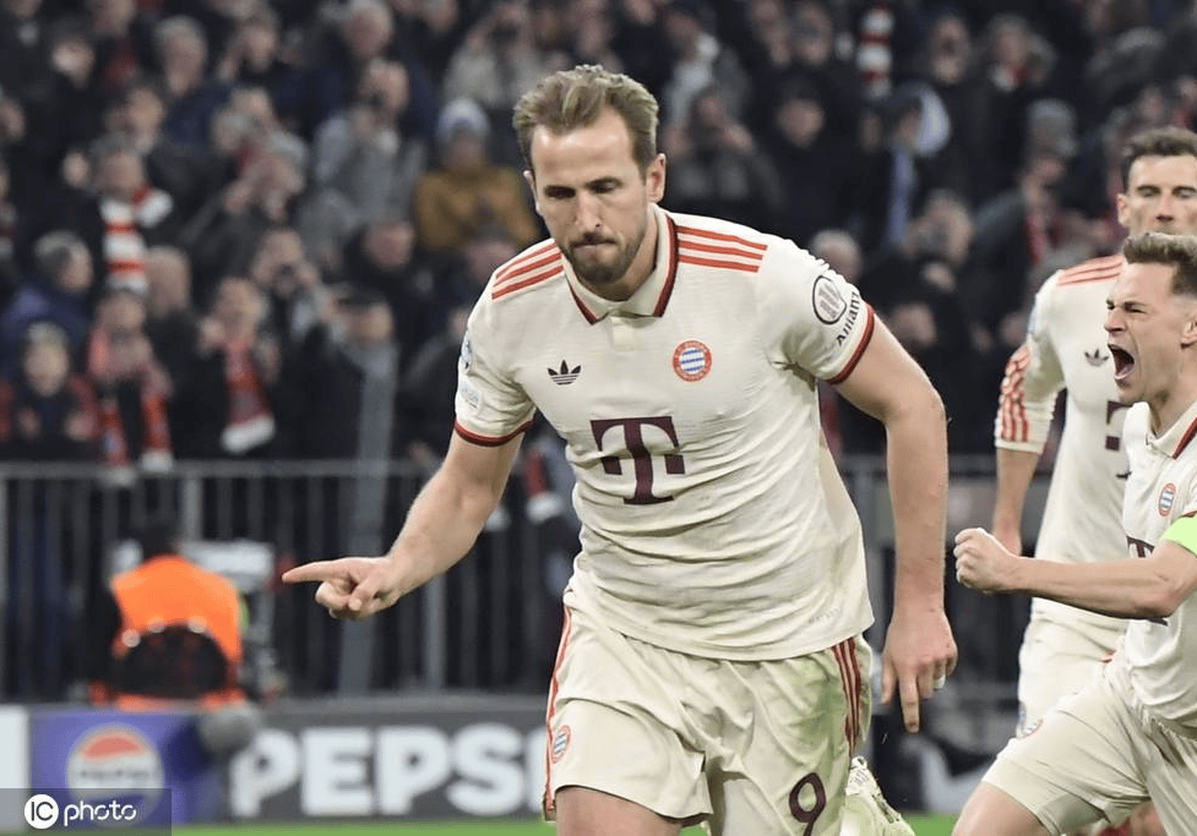 爱游戏官方推荐拜仁门将多次救险，当选全场最佳球员，行业而且密码.