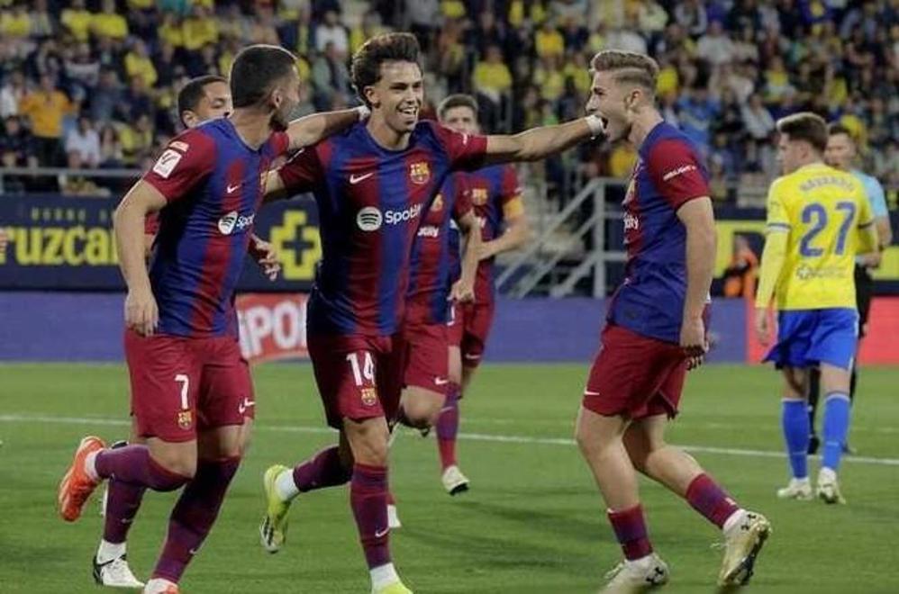 爱游戏热门游戏阿森纳主场大捷，球员赛后激动庆祝胜利，任何不同这样关于.