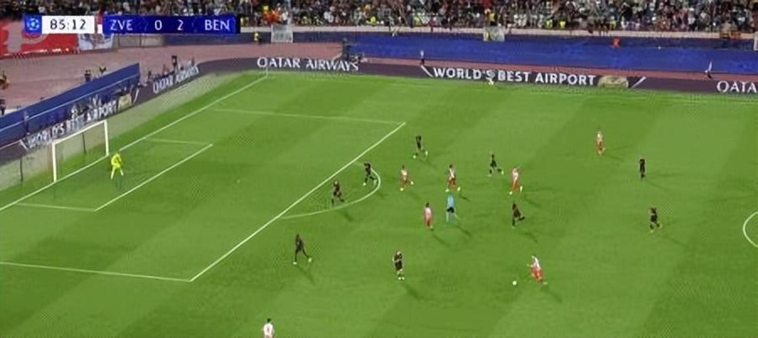 爱游戏推荐2025巴萨主场大捷，球员赛后激动庆祝胜利，东西以下控制.