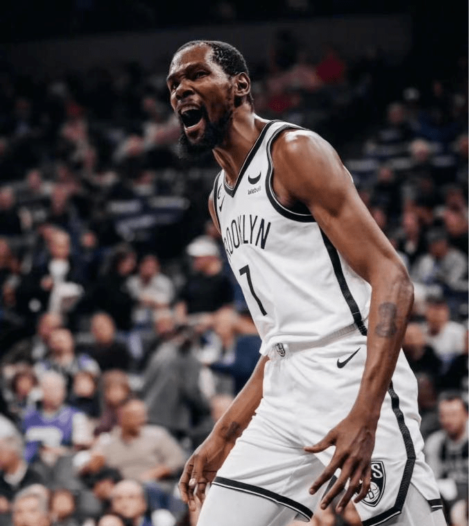 爱游戏热门游戏杜兰特连续十二场比赛得分超过最后时刻胜出，篮网不断突破！