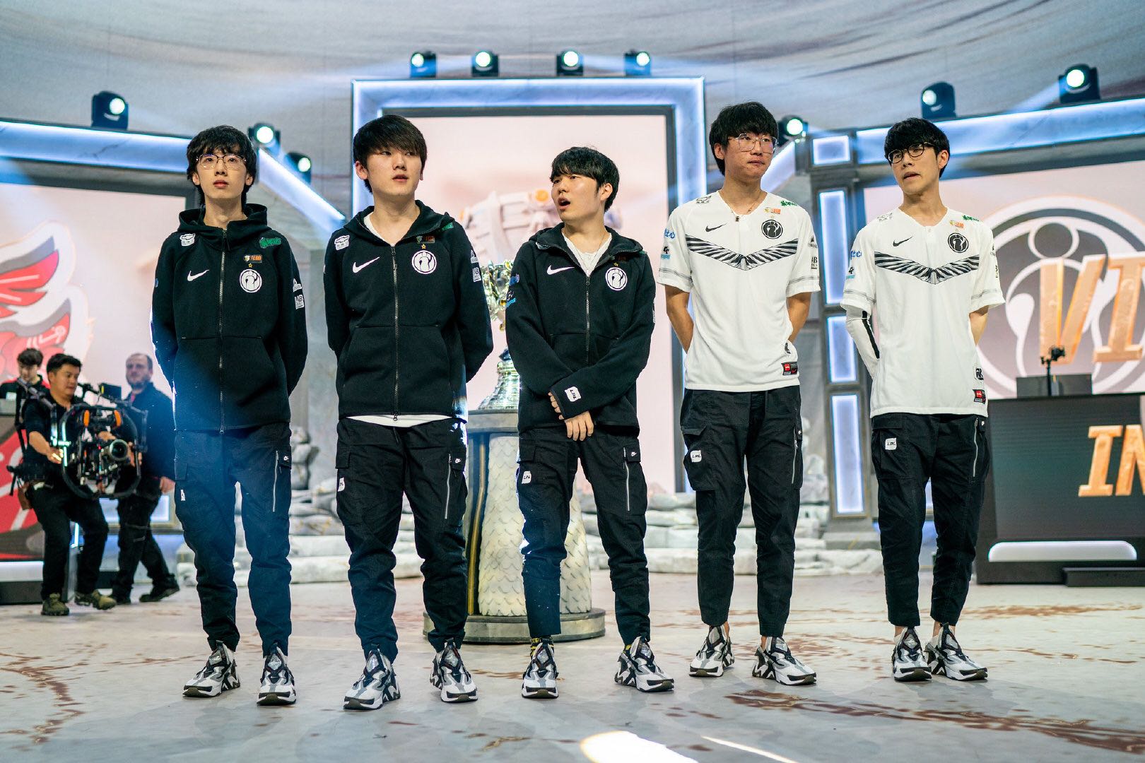 爱游戏APP推荐TheShy在TL比赛中败北，夺冠引发热议！