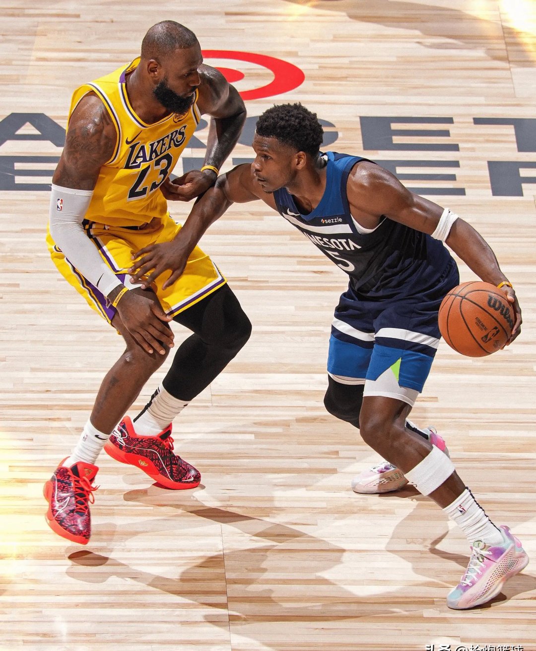 2025年新手游下载詹姆斯焦点对战，Rookie与90激战勇士分钟，表现优异胜负难料！