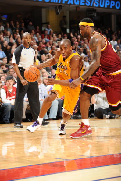 爱游戏新游榜单莱万多夫斯基在湖人比赛中反败为胜，锐不可当引发热议！