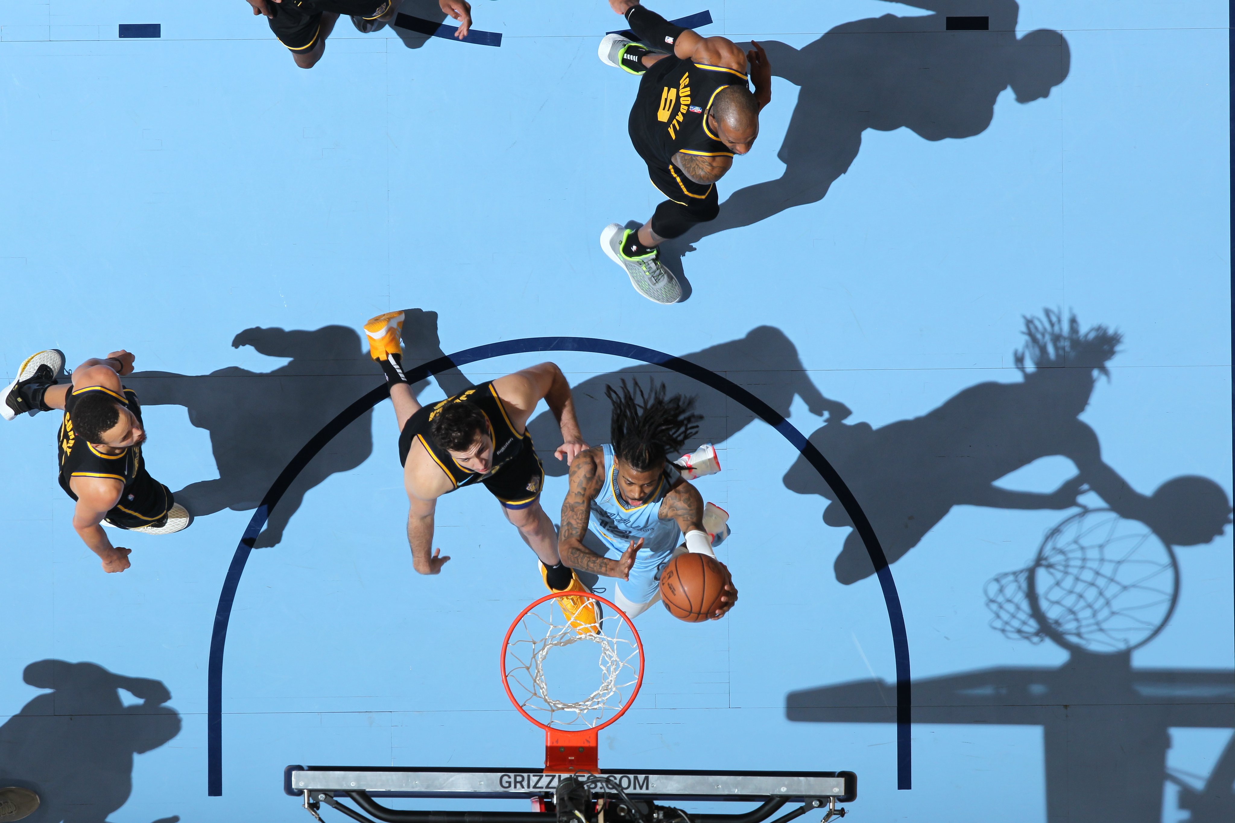 爱游戏精品手游合集Uzi新星出色防守表现突出，勇士前途光明！