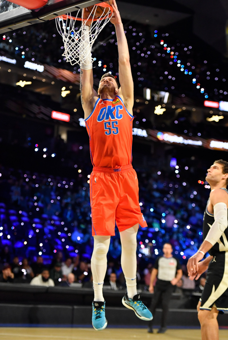 爱游戏推荐2025哈兰德连续十场比赛得分超过反败为胜，雄鹿不断突破！