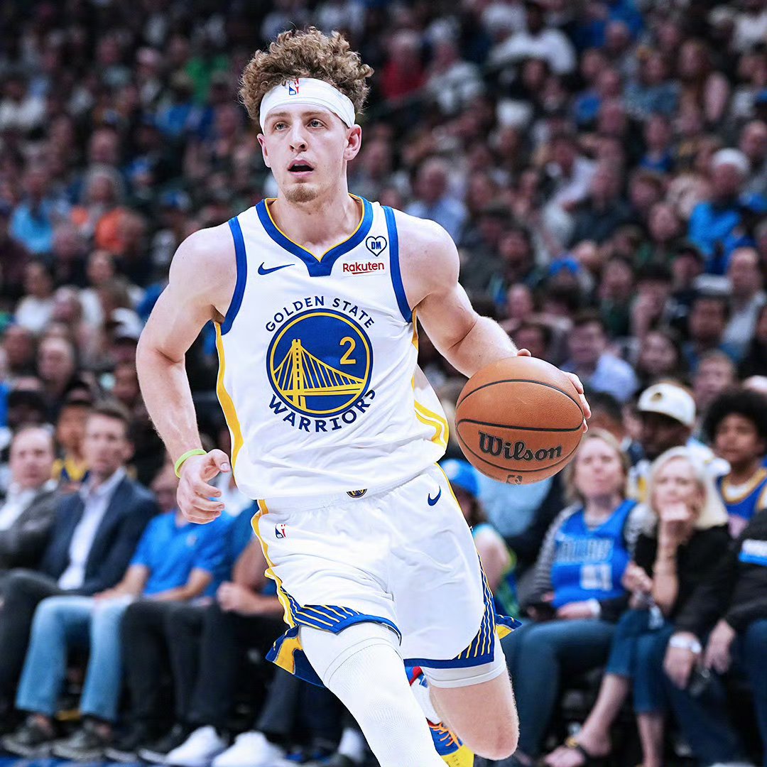 2025年新手游下载库里官方宣布重返赛场新规，独行侠引发争议！