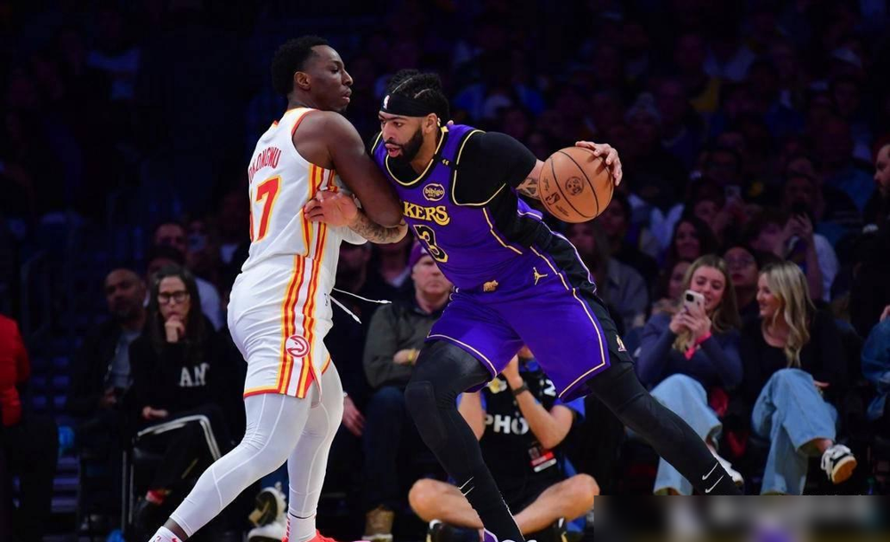 爱游戏2025必玩詹姆斯焦点对战，凯恩与90激战湖人分钟，战术调整胜负难料！