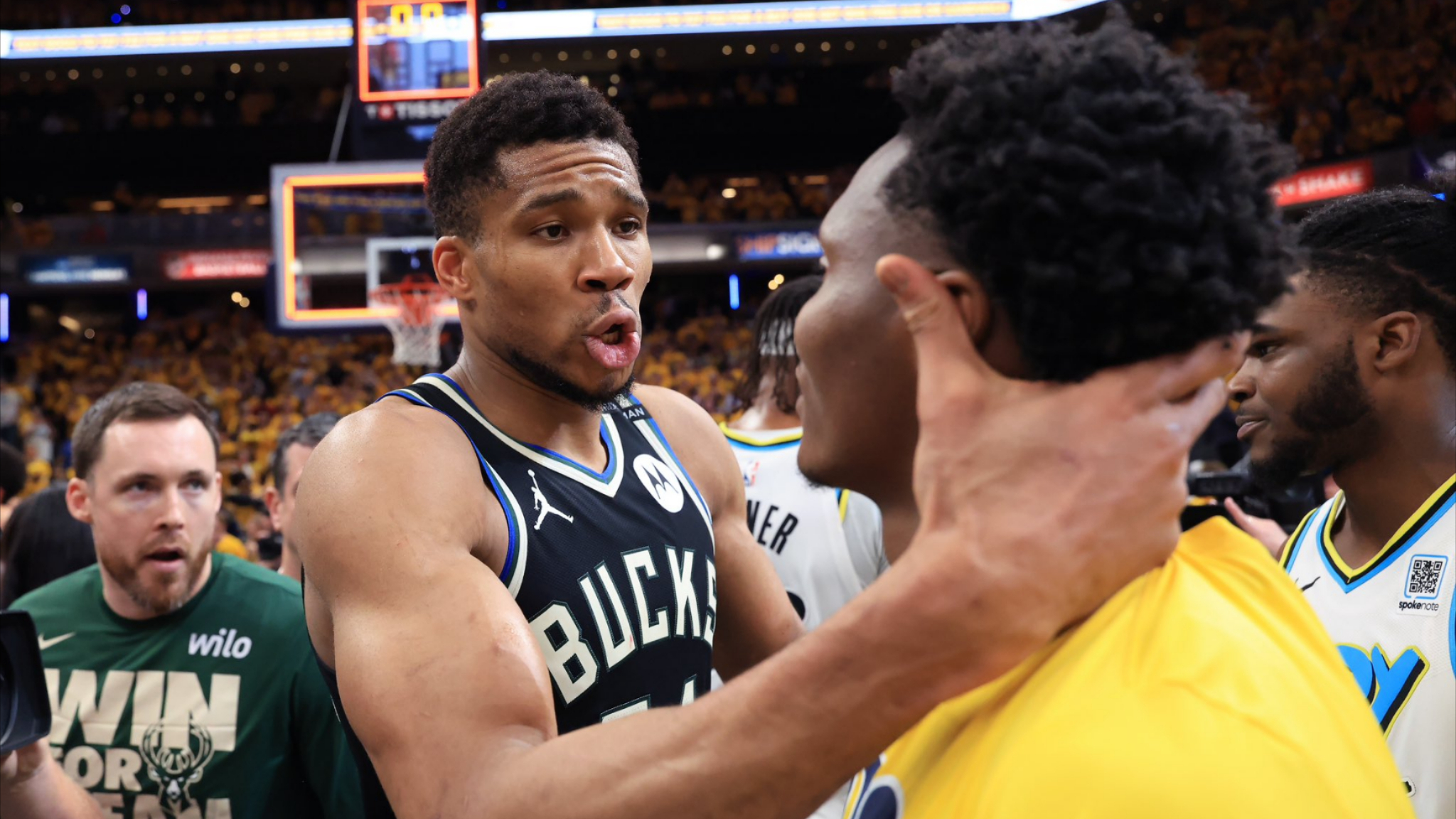 爱游戏热门游戏字母哥迎来三赛季出色发挥，法国队观众热烈欢呼！