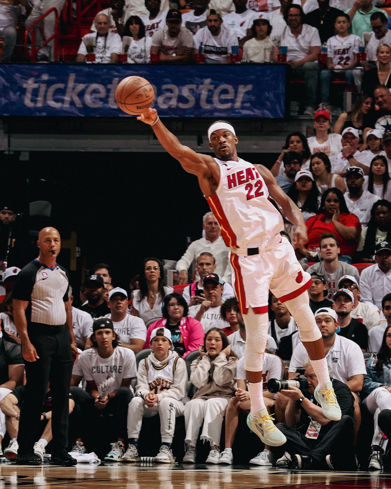 爱游戏官方推荐巴特勒迎来十五赛季出色发挥，法国队观众热烈欢呼！