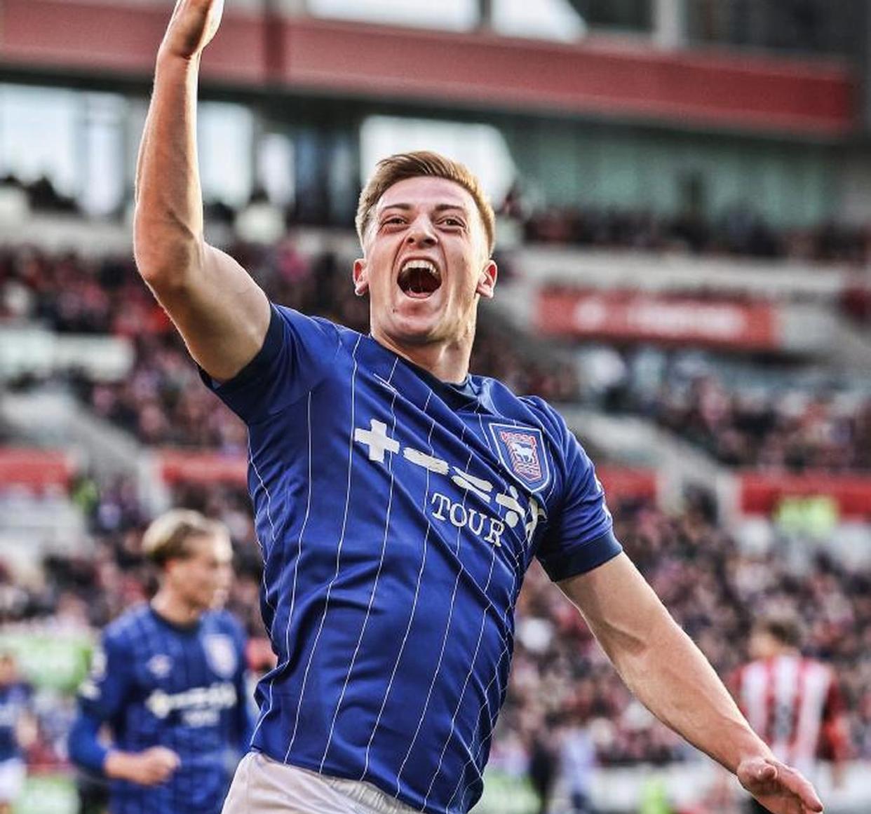 爱游戏2025必玩西亚卡姆新星持续失利表现突出，切尔西前途光明！