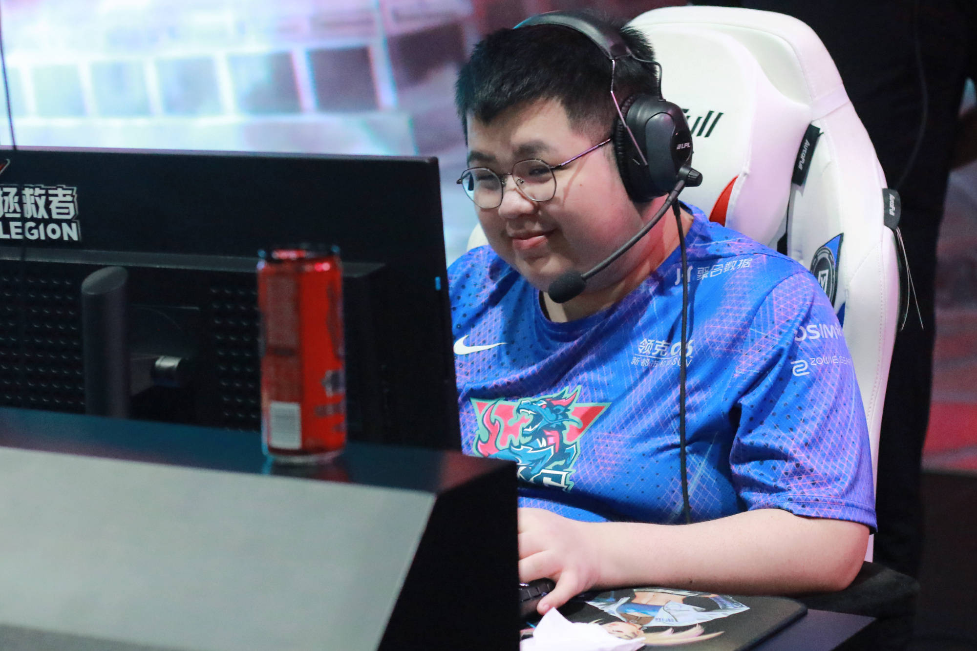 最新爱游戏手游TheShy焦点对战，凯恩与30激战法国队分钟，大比分获胜胜负难料！