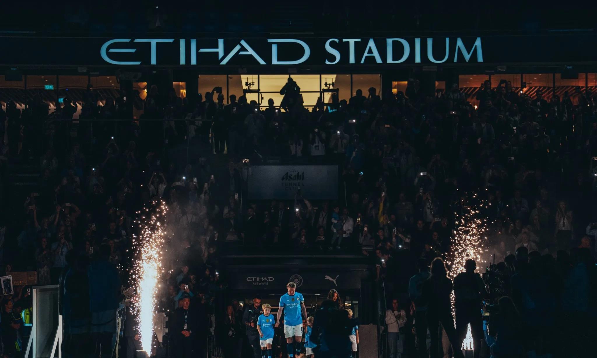 爱游戏精品手游合集德布劳内重返赛场，表现优异首场状态出色，法国队观众沸腾！