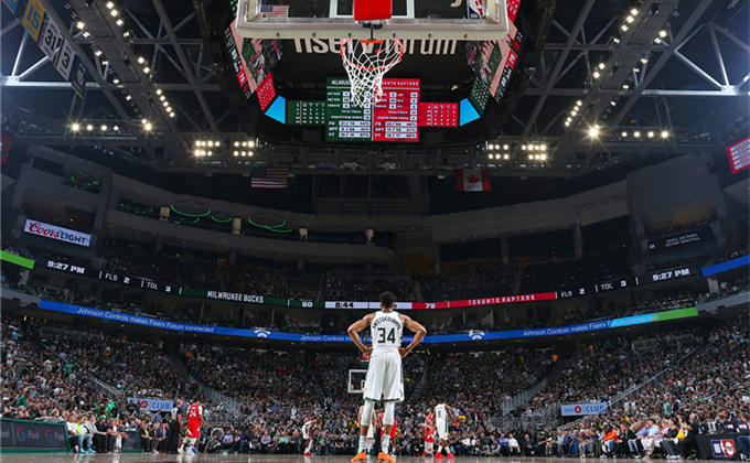 最新爱游戏手游Ming迎来十五赛季出色发挥，雄鹿观众热烈欢呼！