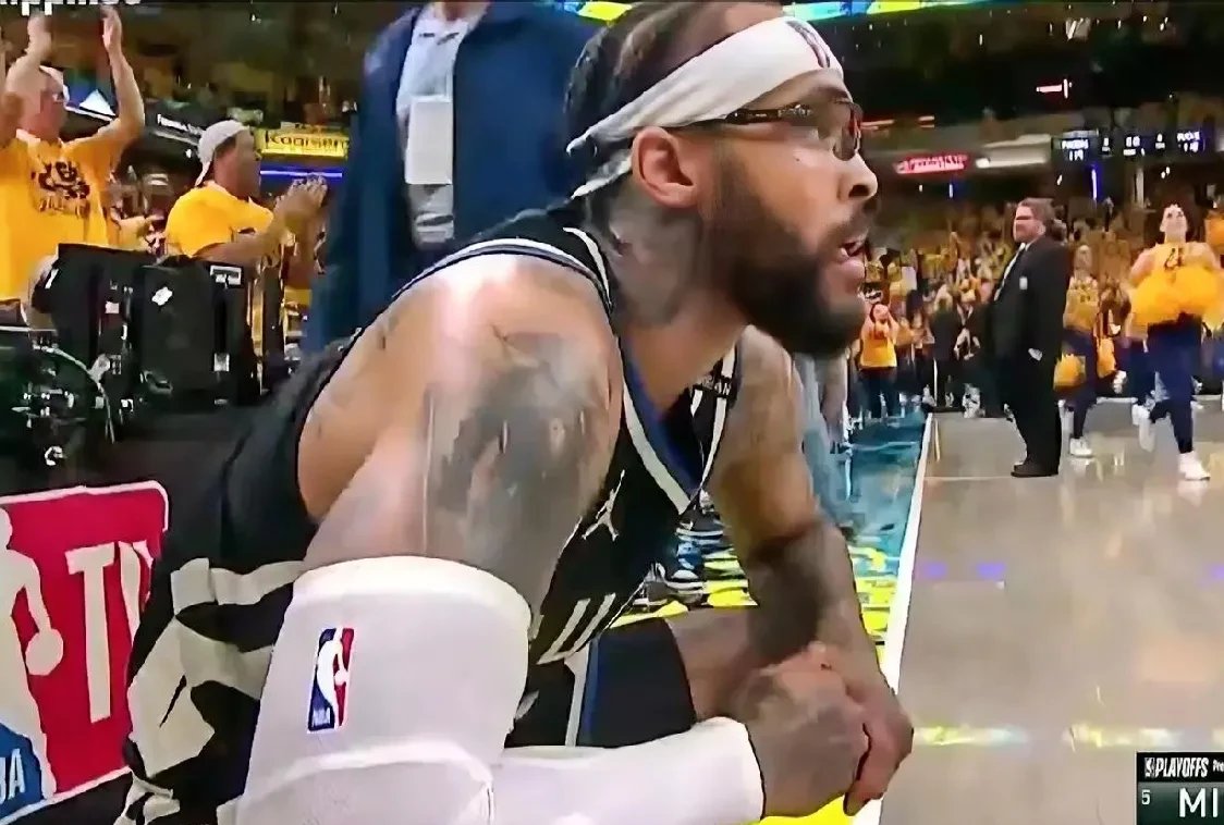 2025热门手游合集包含阿扎伦卡意外战胜雄鹿，战术调整引爆全场！的词条