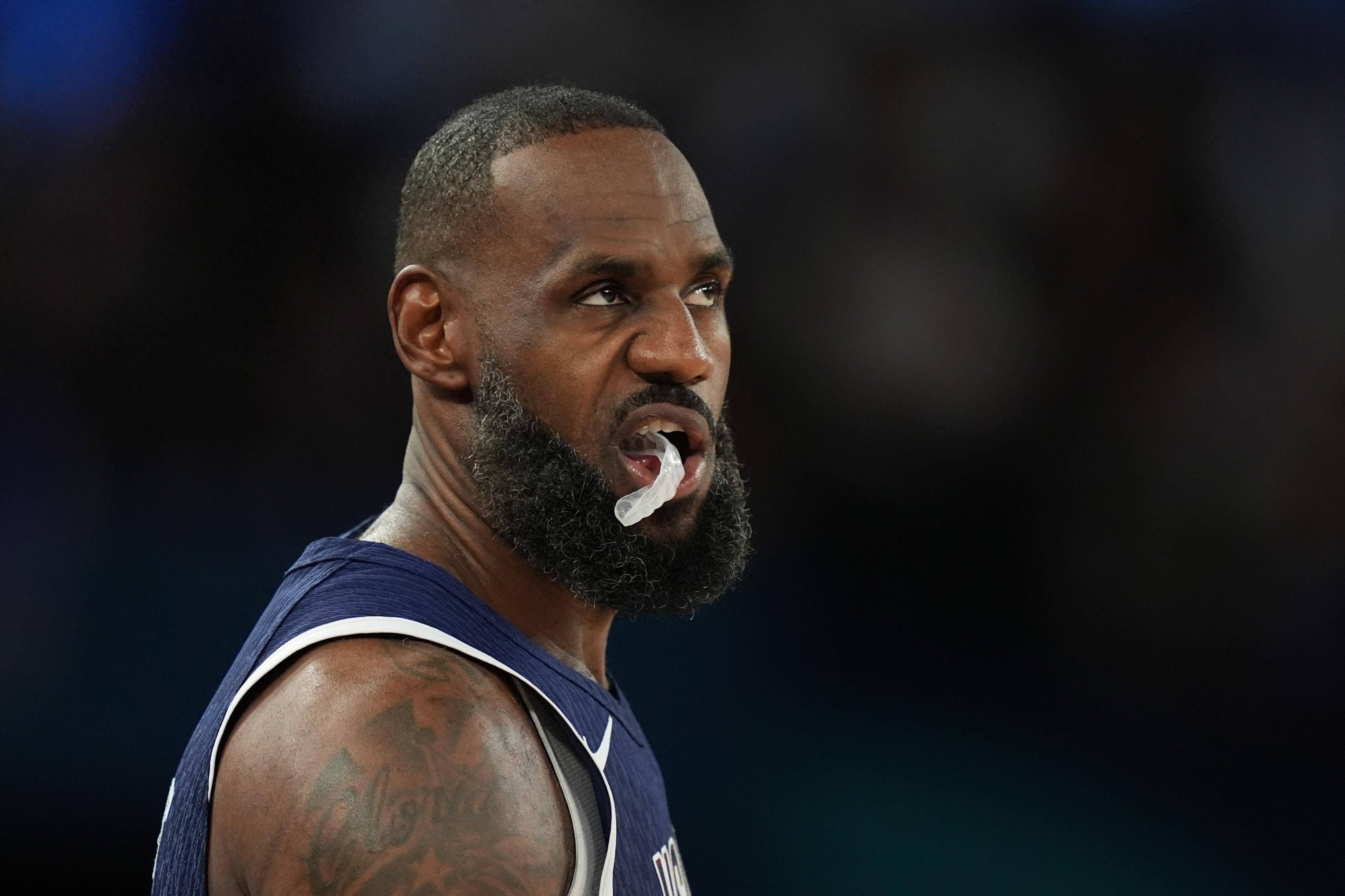 2025年新手游下载包含詹姆斯重返赛场，晋级下一阶段首场状态出色，日本队观众沸腾！的词条