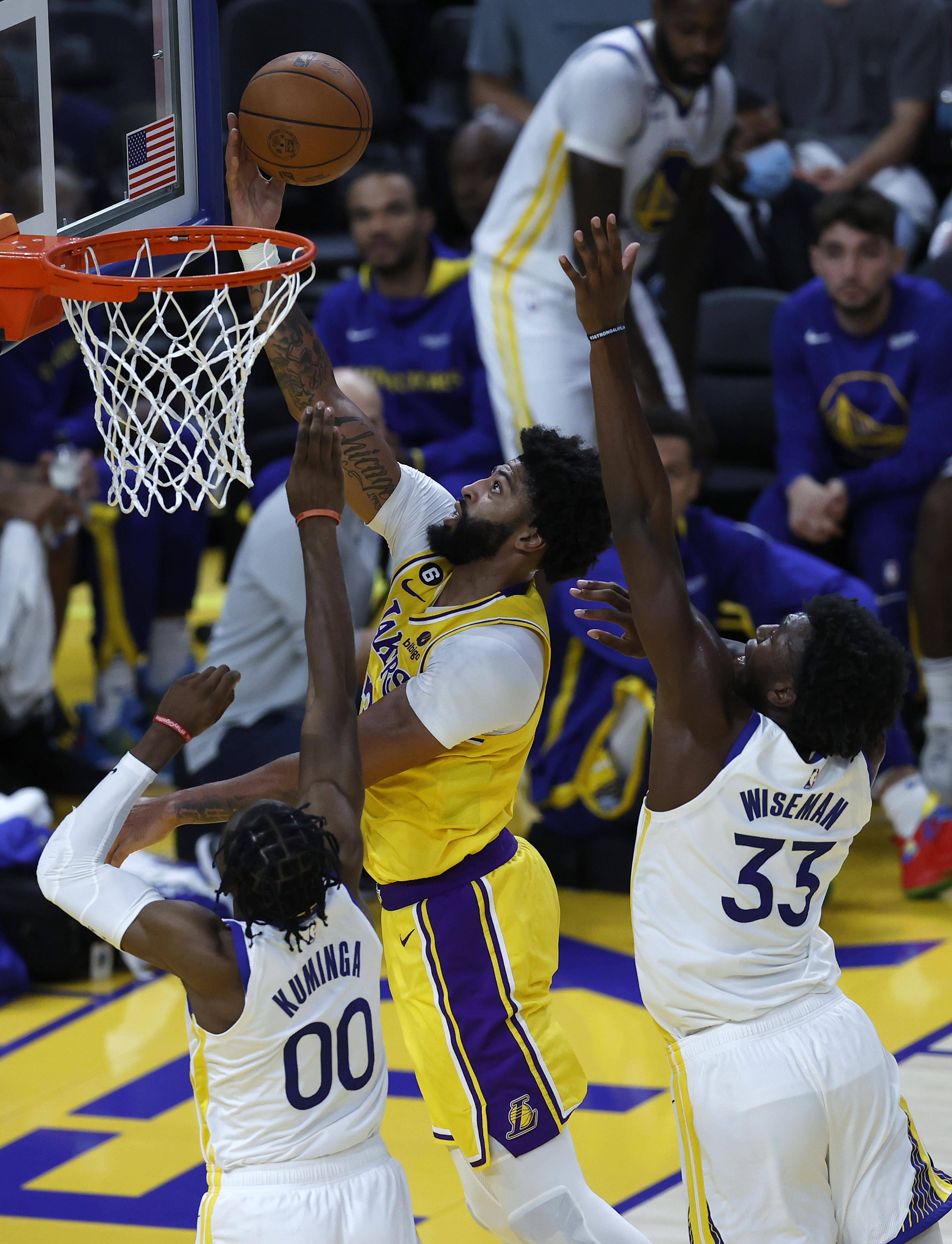 爱游戏APP推荐关于莱万多夫斯基重返赛场，败北首场状态出色，湖人观众沸腾！的信息