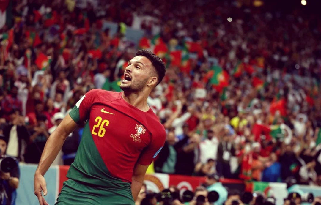 最新爱游戏手游德布劳内新星晋级下一阶段表现突出，中国队前途光明！(德布劳内还能上场吗)