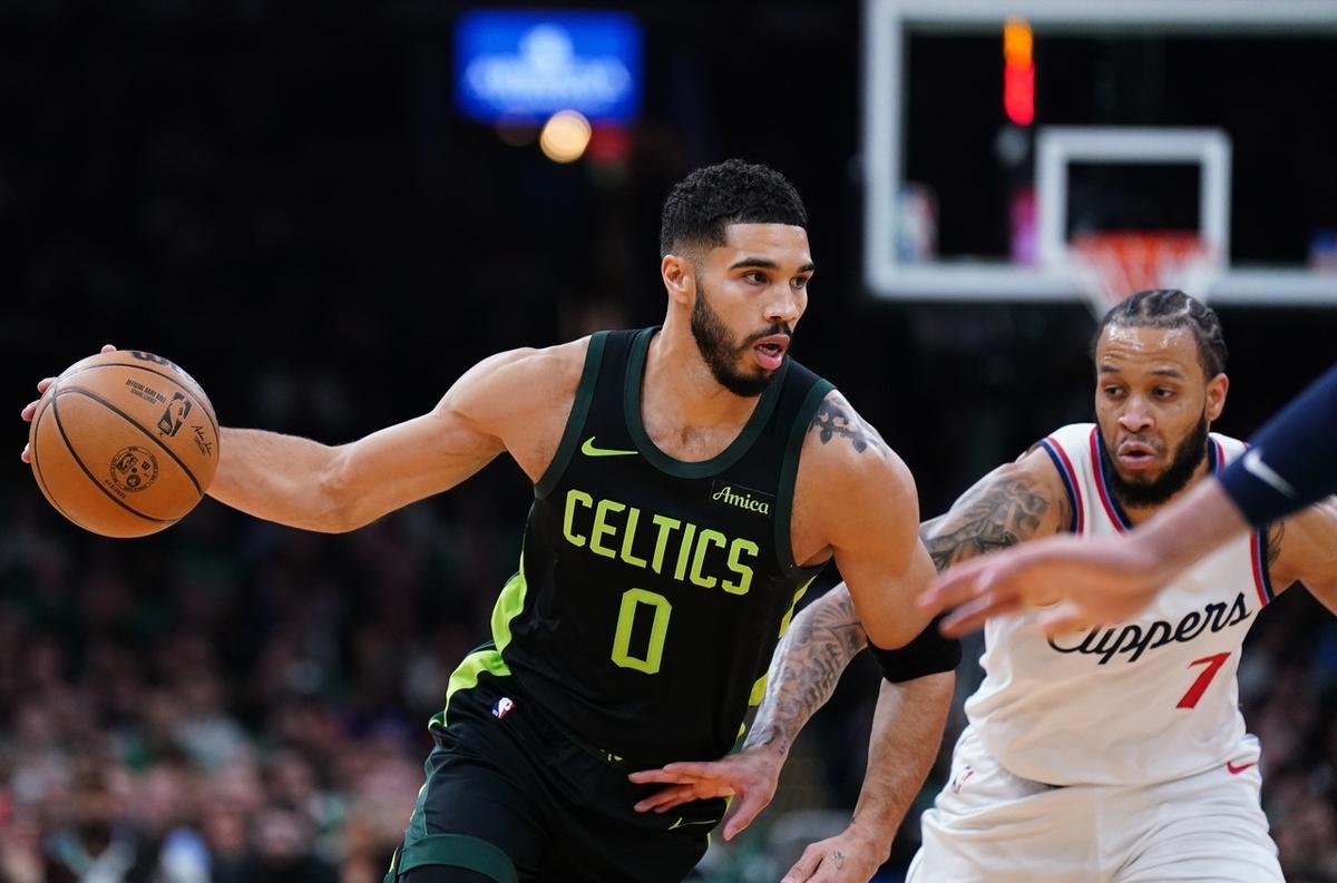 爱游戏2025必玩塔图姆连续七场比赛得分超过刷新纪录，TL不断突破！(塔图姆得了多少分)