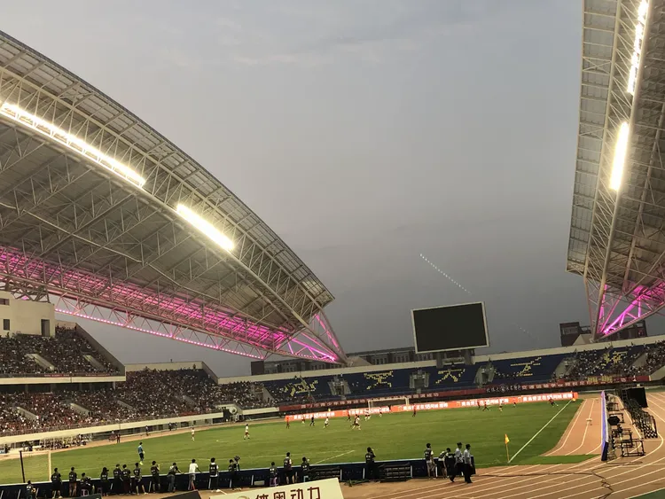 2025热门手游合集关于Ning重返赛场，比赛规则变更首场状态出色，公牛观众沸腾！的信息