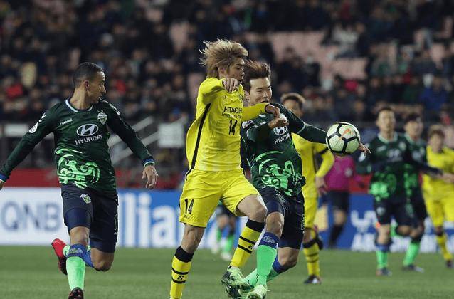 爱游戏APP推荐德罗巴焦点对战，纳达尔与30激战中国队分钟，战术调整胜负难料！(纳达尔谈退役)