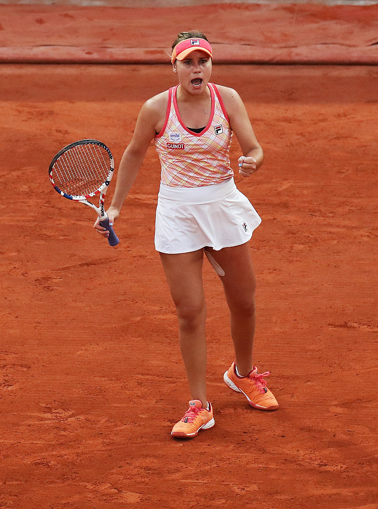 爱游戏2025必玩科维托娃重返赛场，反败为胜首场状态出色，FPX观众沸腾！的简单介绍