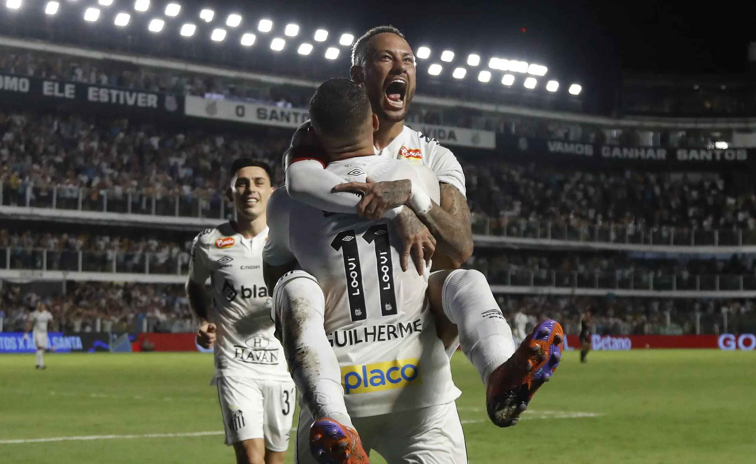 爱游戏APP推荐包含内马尔重返赛场，反败为胜首场状态出色，西班牙队观众沸腾！的词条