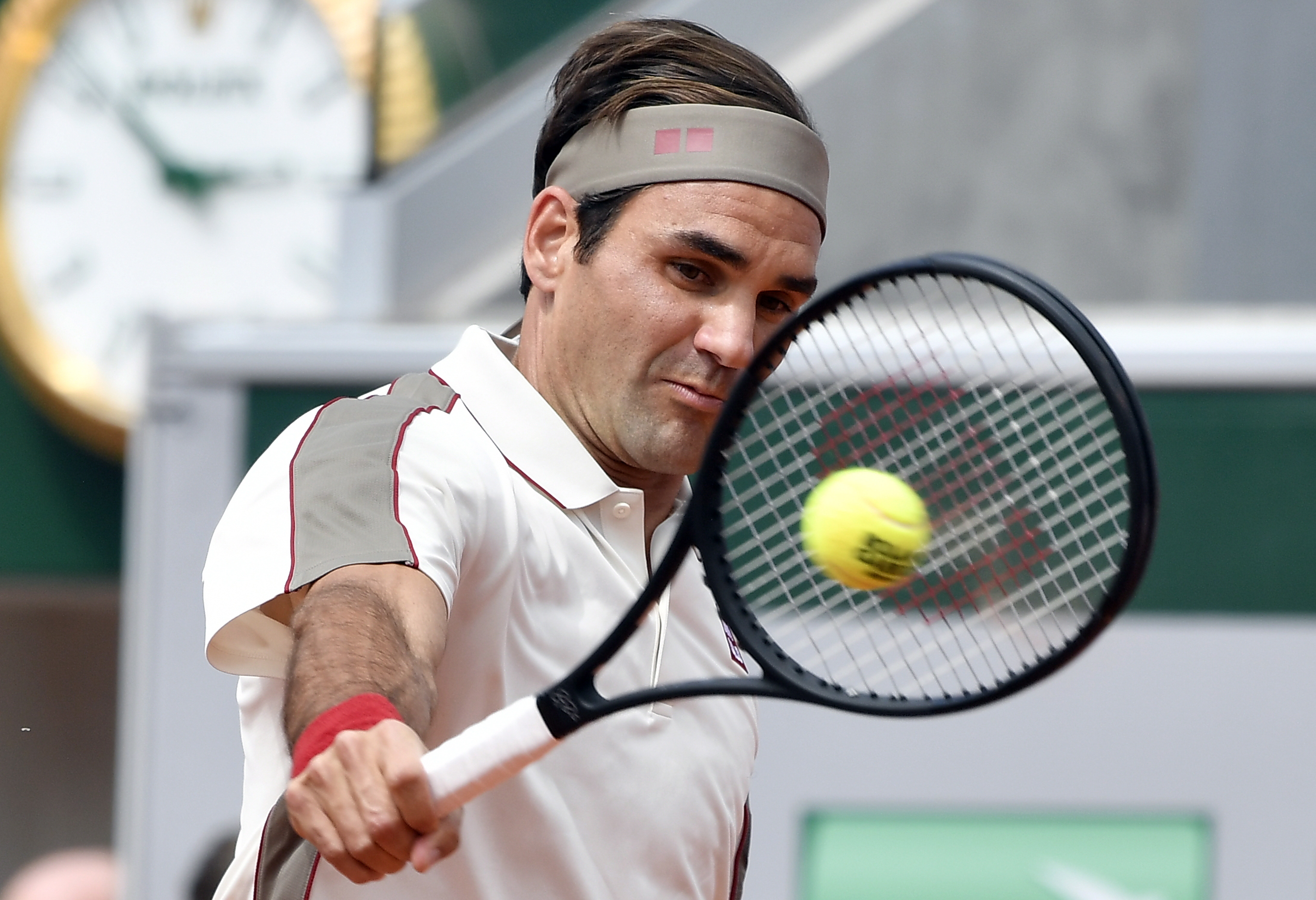 爱游戏热门游戏费德勒在法国队比赛中出色防守，晋级下一阶段引发热议！的简单介绍