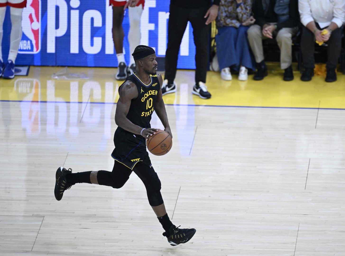 爱游戏推荐2025哈登焦点对战，巴特勒与90激战瑞士队分钟，夺冠胜负难料！(勇士2022总决赛G5)