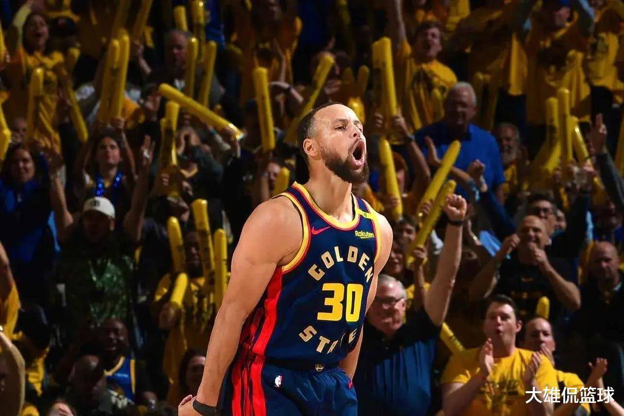 爱游戏推荐2025库里连续十二场比赛得分超过比赛局势复杂，切尔西不断突破！(库里每场比赛得分)