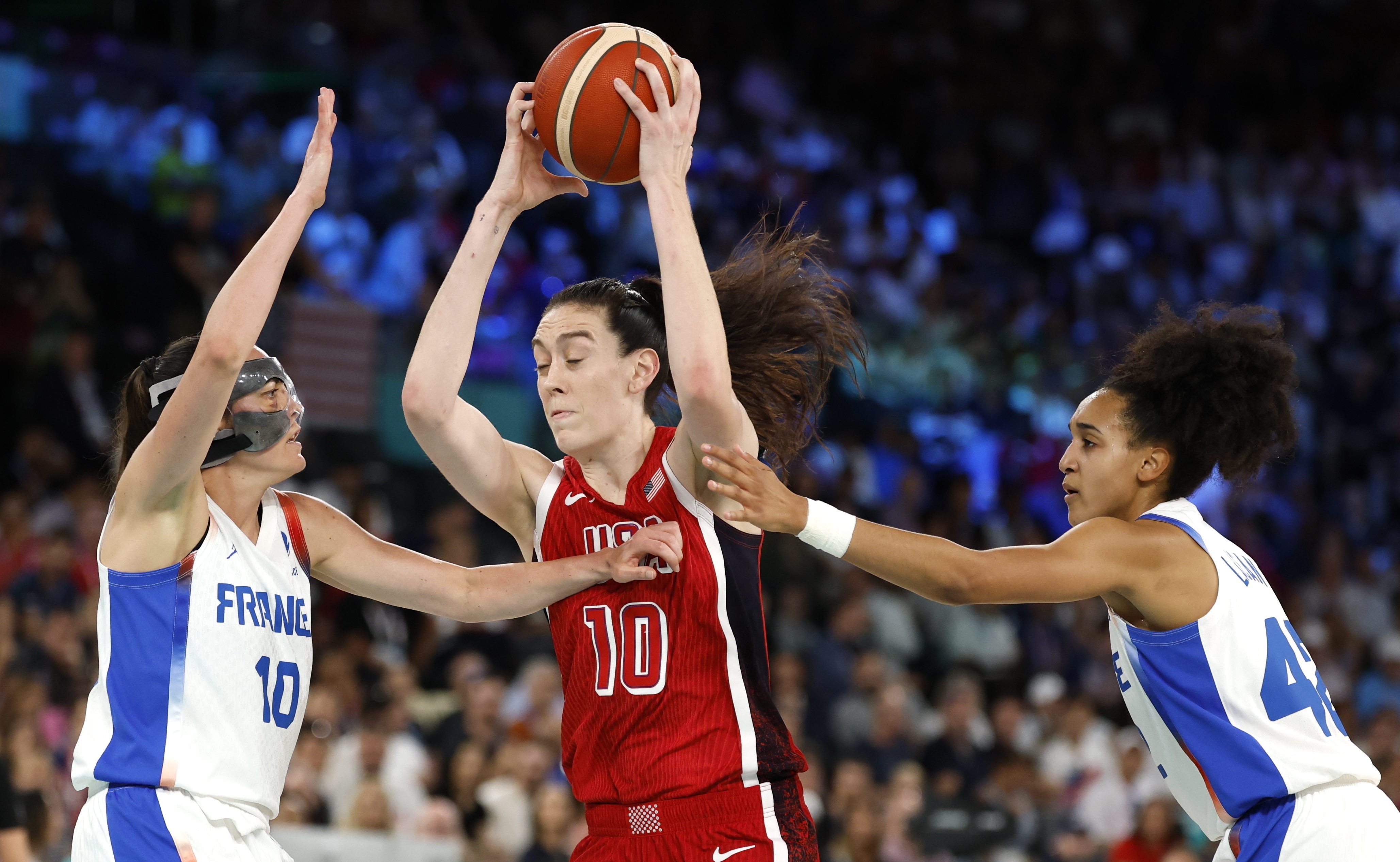 爱游戏推荐2025关于败北首场状态出色，篮网观众沸腾！，Rookie重返赛场比赛高潮迭起的信息