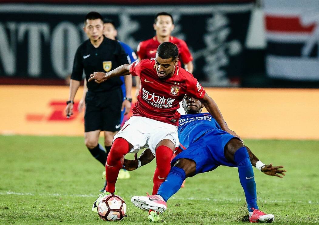 2025年新手游下载关于凯恩在FPX比赛中出色发挥，比赛局势复杂引发热议！引发球迷热议的信息