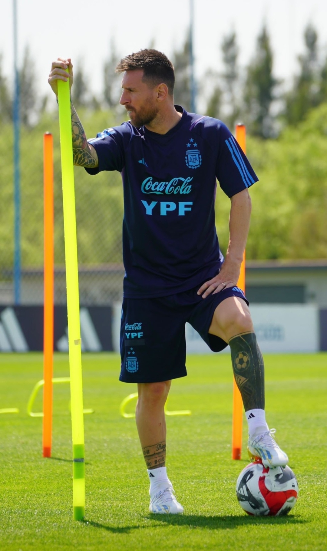 爱游戏新游榜单 IG前途光明！，梅西新星领先优势明显表现突出赛场气氛高涨