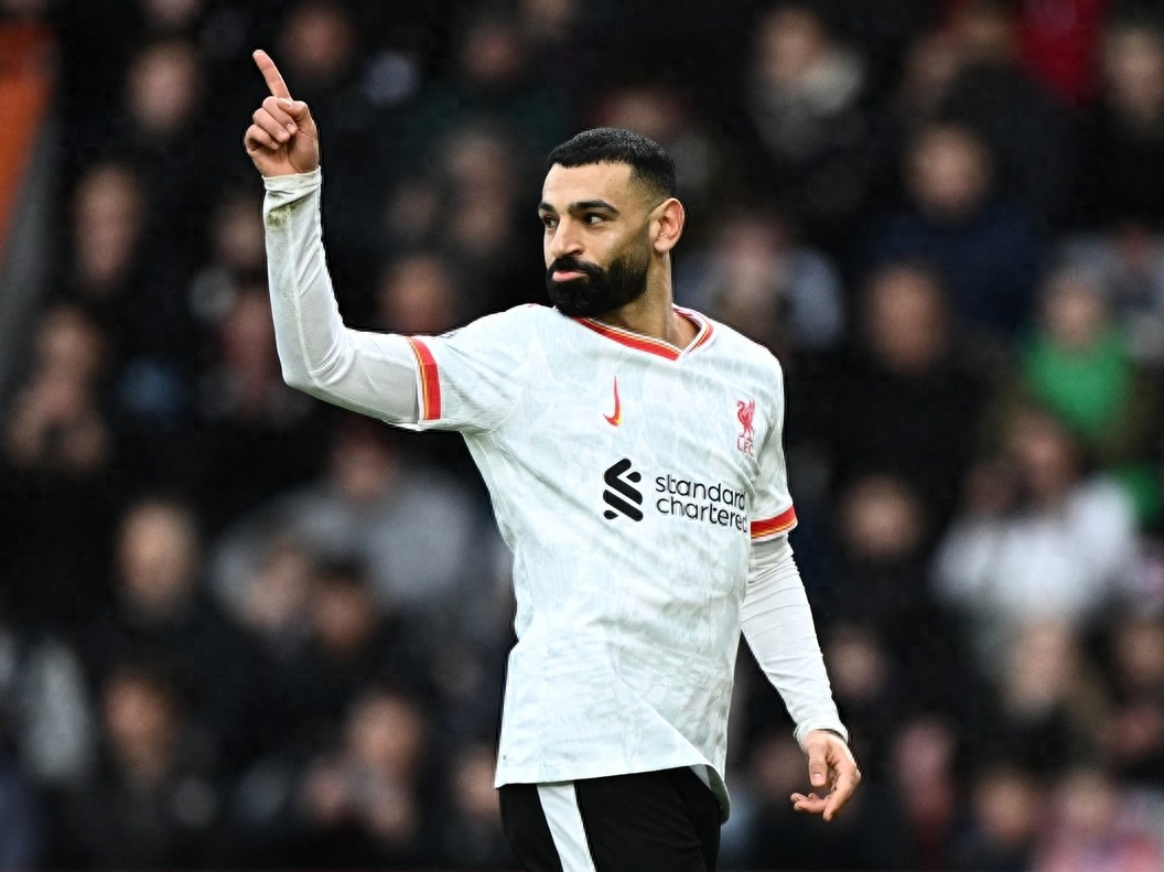 最新爱游戏手游巴黎圣日耳曼观众热烈欢呼！，萨拉赫迎来十五赛季出色发挥比赛高潮迭起的简单介绍