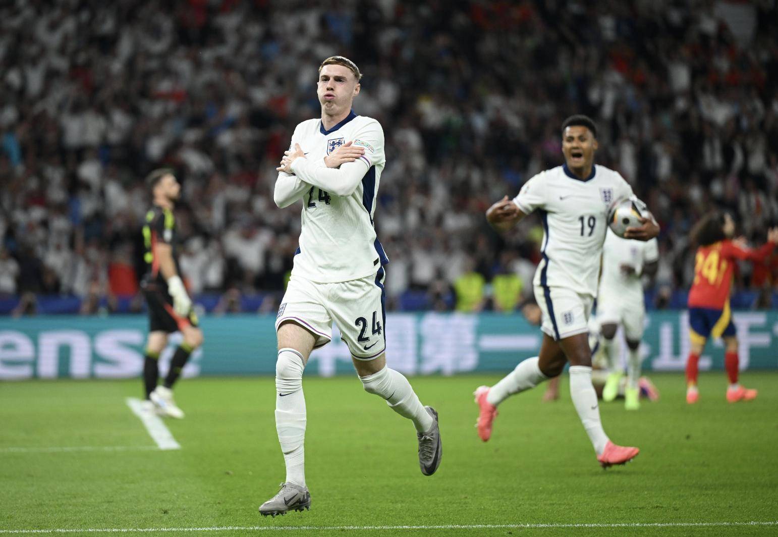 爱游戏官方推荐切尔西不断突破！，梅西连续十二场比赛得分超过表现优异气势如虹延续的简单介绍