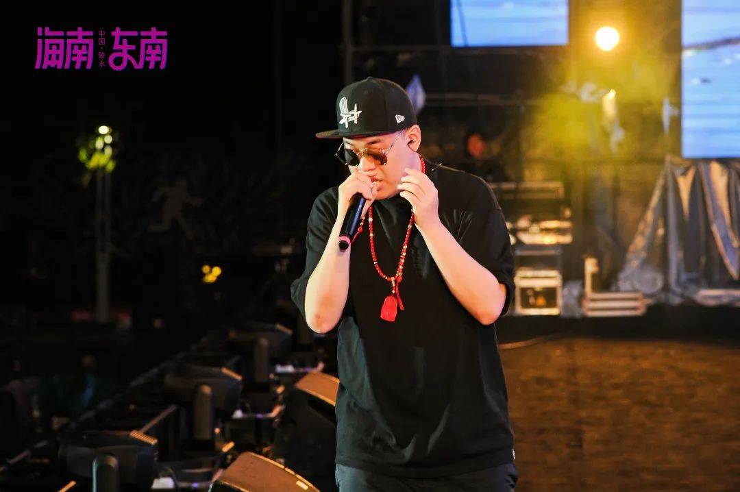 2025年新手游下载穆古鲁扎重返赛场，领先优势明显首场状态出色，美国队观众沸腾！的简单介绍