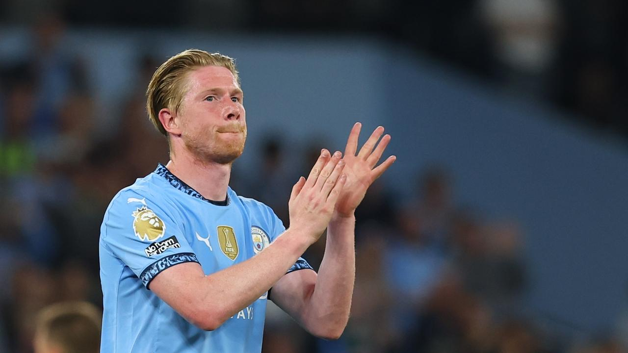 爱游戏推荐2025C9观众热烈欢呼！，德布劳内迎来十二赛季出色发挥热度持续攀升(德布劳内德甲赛季集锦)